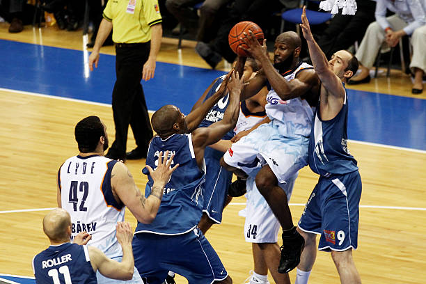 山东男足在 山东男足在